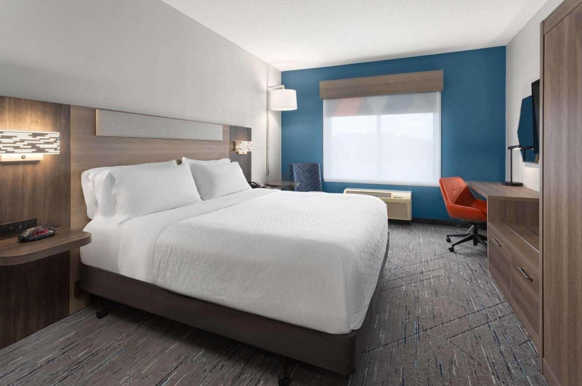 Hotel Holiday Express & By Ihg