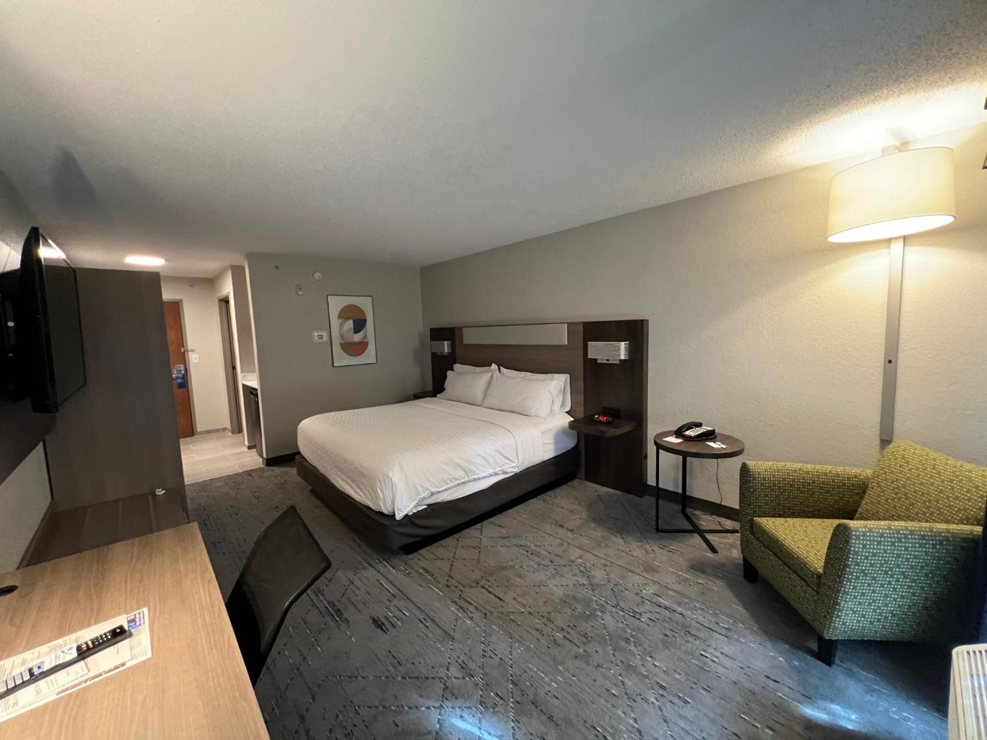 Holiday Express & By Ihg Hotel 2*