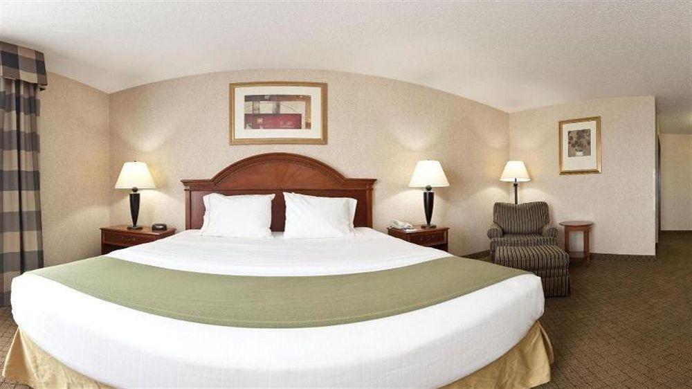 Express & By Ihg Hotel 2*