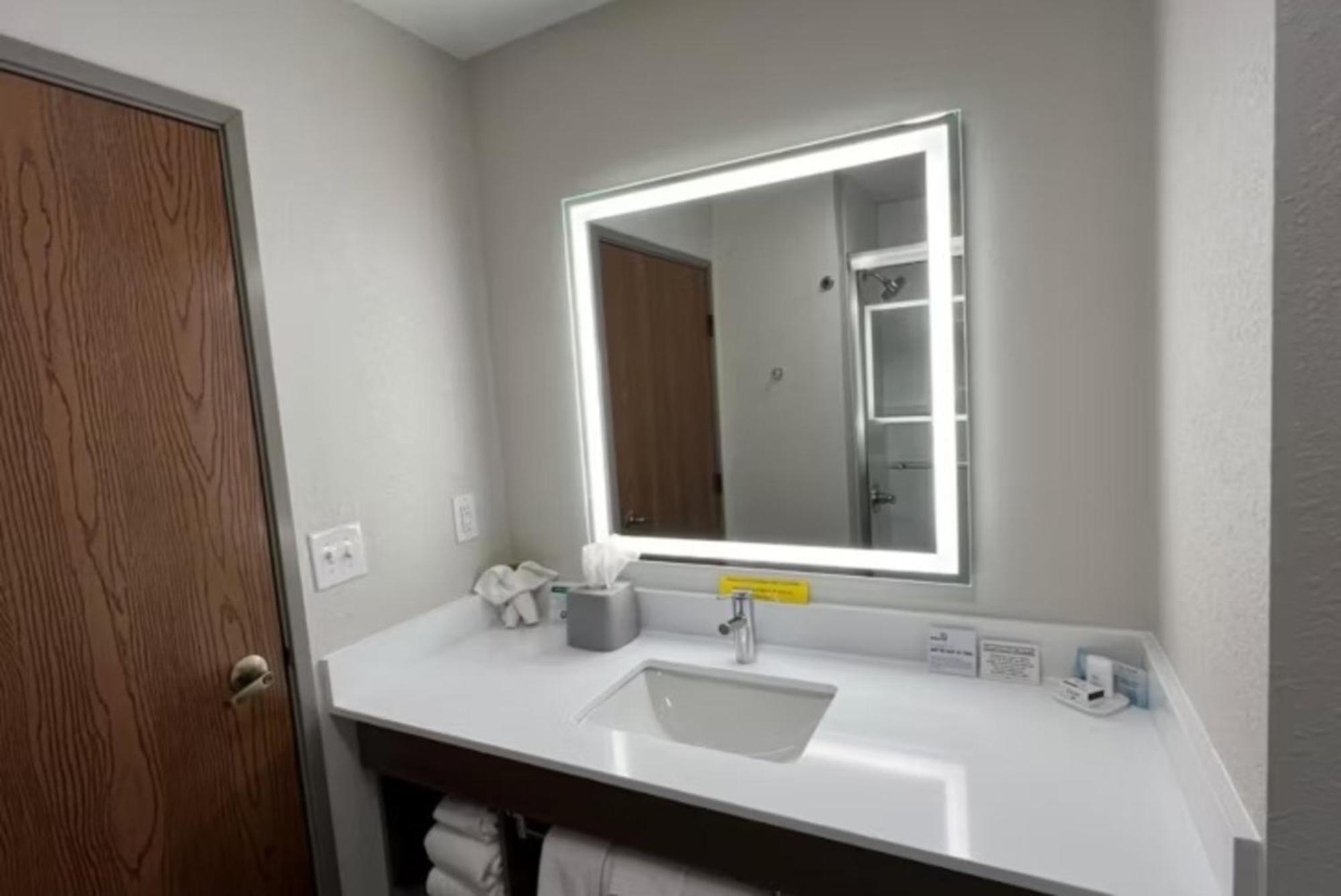 Hotel Express & By Ihg