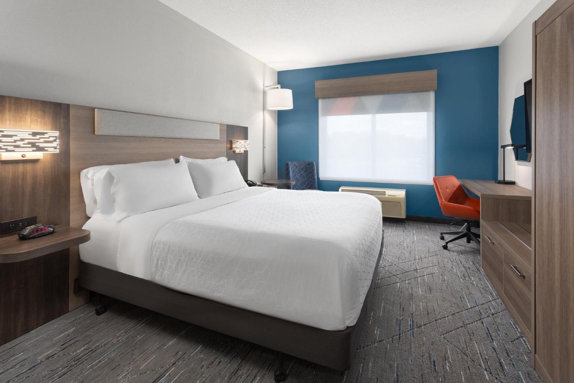 Hotel Express & By Ihg 2*