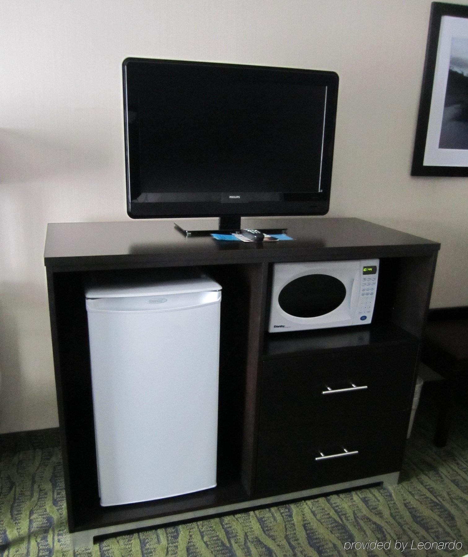 Express & By Ihg Hotel 2*